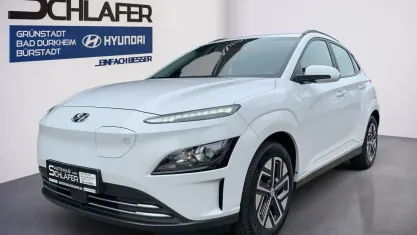 Gebraucht Hyundai Kona Select 100 kW (136 PS) 2022 Polar white / sol SUV