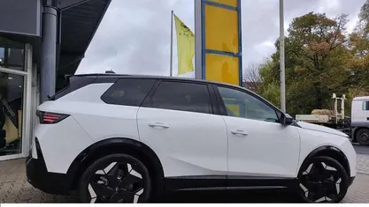 Weiss Gebraucht 2025 Opel Grandland Electric Ultimate SUV | 50.900 € (Fairer Preis)