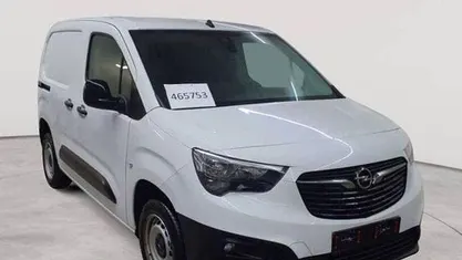Gebraucht Opel Combo 102 PS (75 kW) 2024 Kaolin weiß Van