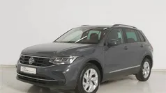 Delfingrau metallic Gebraucht 2024 VW Tiguan Life SUV | 35.940 € (Fairer Preis)