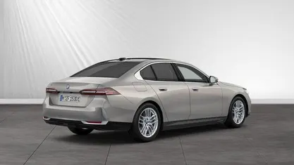 Usata BMW 550e Comfort Edition 489 CV (359 kW) 2024 Grigio Berlina