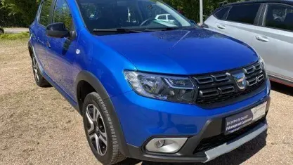 Gebraucht Dacia Sandero Celebration 90 PS (66 kW) 2018 Blau Kleinwagen