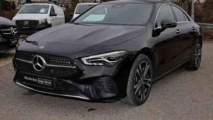 Metalliclack kosmosschwarz Gebraucht 2025 Mercedes CLA180 Progressive Limousine | 32.290 € (Fairer Preis)