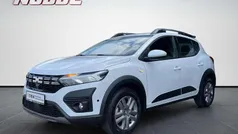 Arktisweiß Gebraucht 2024 Dacia Sandero Expression Kleinwagen | 16.900 € (Guter Preis)