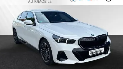 Gebraucht BMW 530e M Sport 299 PS (219 kW) 2024 Alpinweiss Limousine