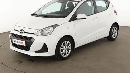 Gebraucht Hyundai i10 Trend 67 PS (49 kW) 2019 Weiß Kleinwagen