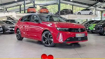 Rot Gebraucht 2023 Opel Astra Elegance Kombi | 26.950 € (Fairer Preis)