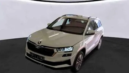 Weiss Gebraucht 2022 Skoda Karoq Tour SUV | 24.901 € (Fairer Preis)