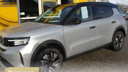 Neu Opel Frontera 145 PS (106 kW) 2026 Kristall silber (metallic) SUV