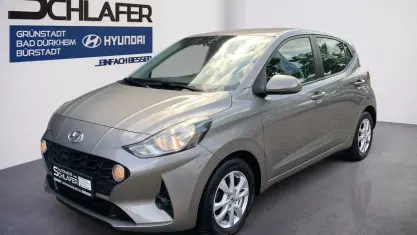 Gebraucht Hyundai i10 Trend 67 PS (49 kW) 2023 Grau Kleinwagen