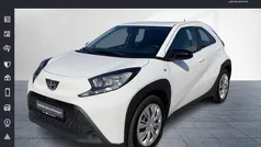 Weiß Gebraucht 2023 Toyota Aygo X-play Kleinwagen | 17.480 € (Guter Preis)