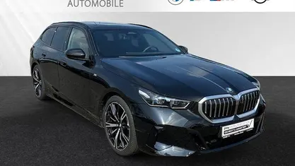 Gebraucht BMW 520 M Sport 197 PS (144 kW) 2025 Black sapphire metallic Kombi
