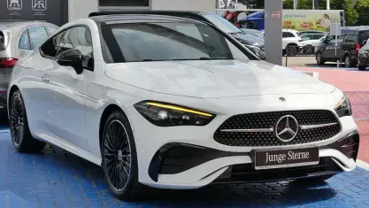 Gebraucht Mercedes CLE300 AMG 258 PS (189 kW) 2024 Manufaktur lack manufaktur opalithweiß bright Coupé