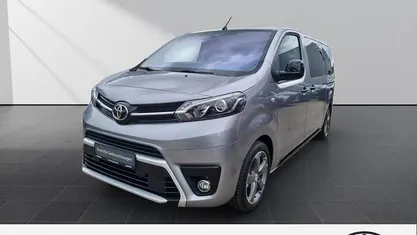 Silber Gebraucht 2024 Toyota Proace Verso Executive Kombi | 44.990 € (Fairer Preis)