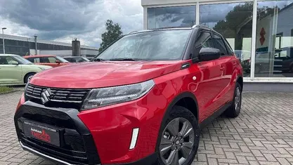 Bright red Neu 2025 Suzuki Vitara Comfort SUV | 25.900 € (Fairer Preis)