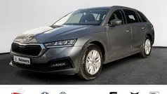 Grau Gebraucht 2022 Skoda Octavia Ambition Kombi | 19.990 € (Fairer Preis)
