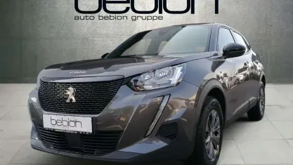 Gebraucht Peugeot 2008 Active 131 PS (96 kW) 2023 Metfa platinium grau SUV