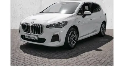 Gebraucht BMW 225 Active Tourer M Sport 245 PS (180 kW) 2022 Weiß Van / Kleinbus