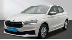 Weiß Gebraucht 2023 Skoda Fabia Ambition Limousine | 13.680 € (Fairer Preis)
