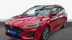 Fantasticrot metallic Gebraucht 2023 Ford Focus ST-Line Kombi | 24.500 € (Guter Preis)