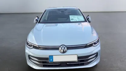 Neu VW Golf VIII Style 116 PS (85 kW) 2026 Crystal ice blau metallic/blau Limousine