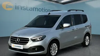 Gebraucht Mercedes T180 116 PS (85 kW) 2024 Silber Van / Kleinbus