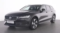 Schwarz onyx black / metallic Gebraucht 2023 Volvo V60 CC Plus Kombi | 32.990 € (Superpreis)