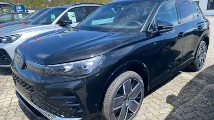Neu VW Tiguan R-line 193 PS (141 kW) 2025 Grenadillschwarz metallic SUV