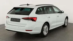 Moon weiß metallic Gebraucht 2024 Skoda Octavia Ambition Kombi | 30.419 € (Guter Preis)