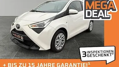 Weiß Gebraucht 2021 Toyota Aygo X-play Kleinwagen | 10.980 € (Fairer Preis)