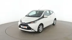 Weiß Gebraucht 2017 Toyota Aygo X-play Kleinwagen | 7.790 € (Fairer Preis)