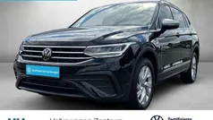 Deep black perleffekt Gebraucht 2024 VW Tiguan Allspace Life SUV | 36.880 € (Superpreis)