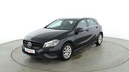 Używany Mercedes A180 Style 122 KM (89 kW) 2015 Czarny Sedan/Limuzyna