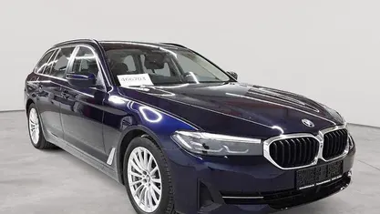 Gebraucht BMW 530e Sport Line 184 PS (135 kW) 2021 Tansanitblau metallic Kombi