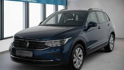 Gebraucht VW Tiguan Life 150 PS (110 kW) 2024 Blau SUV
