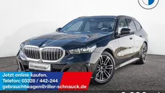 Black sapphire Gebraucht 2024 BMW 520 M Sport Kombi | 51.950 € (Fairer Preis)
