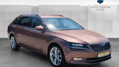 Gebraucht Skoda Superb Ambition 190 PS (139 kW) 2019 Rot Kombi