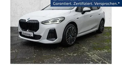 Weiß Gebraucht 2022 BMW 225 Shadowline Van / Kleinbus | 33.240 € (Fairer Preis)