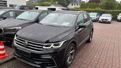 Deep black perleffekt (metallic) Gebraucht 2021 VW Tiguan R-line SUV | 31.990 € (Fairer Preis)