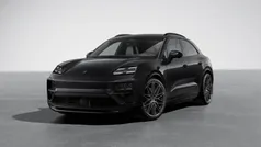 Tiefschwarzmetallic Gebraucht 2024 Porsche Macan Turbo SUV | 118.689 € (Fairer Preis)