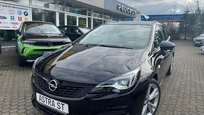 Schwarz Gebraucht 2021 Opel Astra Ultimate Kombi | 18.300 € (Fairer Preis)