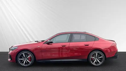 Gebraucht BMW 550e M Sport 489 PS (359 kW) 2024 Rot Limousine