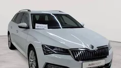 Moonweiß perleffekt Gebraucht 2022 Skoda Superb Style Kombi | 22.790 € (Fairer Preis)