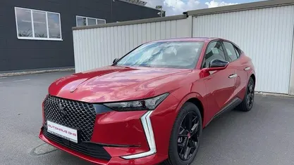 Velvetrot (rot) Gebraucht 2023 DS Automobiles DS4 Performance Limousine | 22.750 € (Fairer Preis)