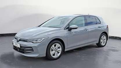 Grau Gebraucht 2025 VW Golf Life Limousine | 20.950 € (Guter Preis)