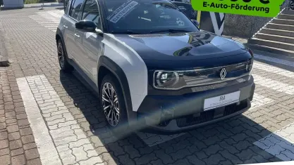 Neu Renault 4 E-Tech Iconic 11 kW (15 PS) 2025 Arktisweiss + black pearlschwarz metallic (weiß) SUV