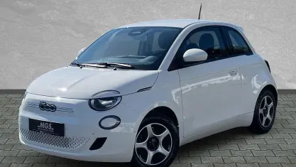 Gebraucht Fiat 500e Passion 86 kW (118 PS) 2021 Arktis weiss Limousine