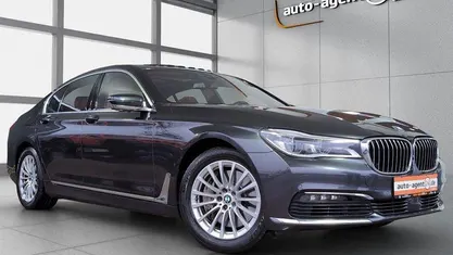 Gebraucht BMW 750 Sport Line 449 PS (330 kW) 2017 Sophistograu metallic Limousine
