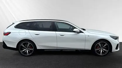 Gebraucht BMW i5 M Sport 250 kW (340 PS) 2025 Mineralweiss metallic Limousine