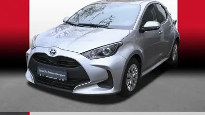 Gebraucht Toyota Yaris Business Edition 116 PS (85 kW) 2023 Silber Kleinwagen
